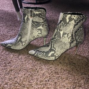 Steve Madden snake skin heel